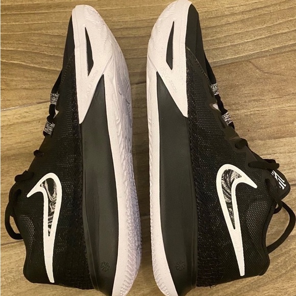 NWOT Nike Kyrie Flytrap6  Size 9
DM1125-001 - Picture 5 of 12